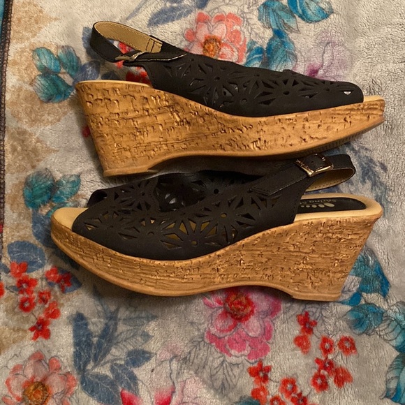 Spring Step | Sling Back Wedge - Picture 4 of 7